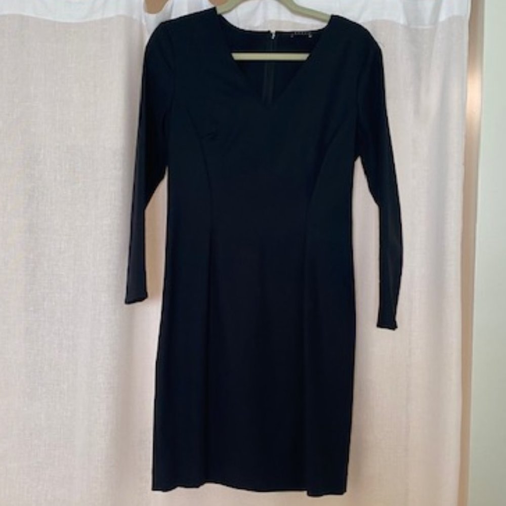 THEORY BLACK V NECK DRESS